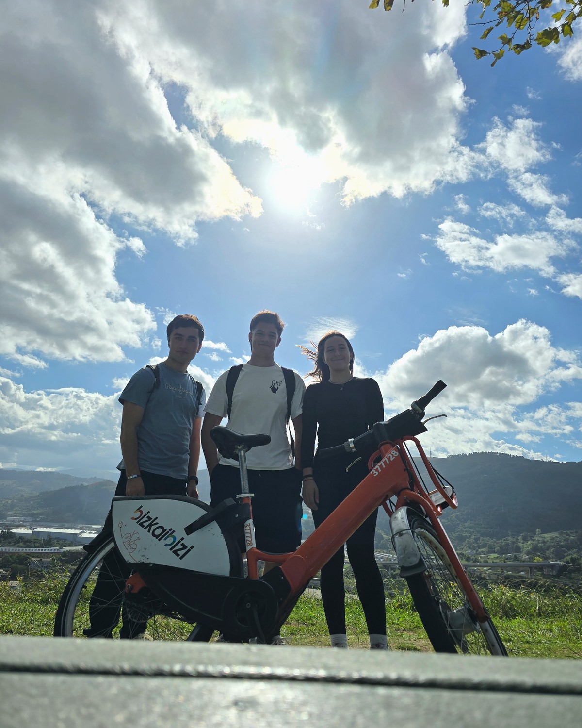 Un día con bicis y cielo